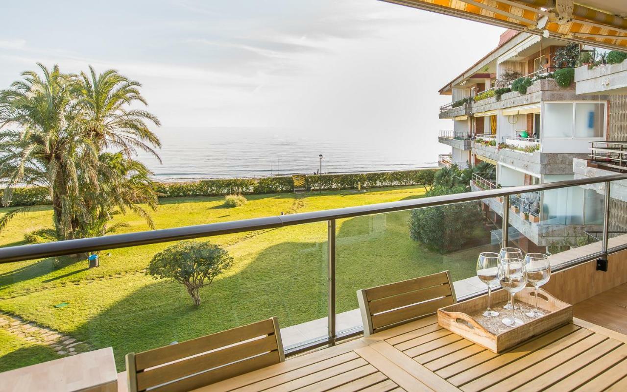 Luxury Gava Beachfront Apartment Barcelona Екстер'єр фото